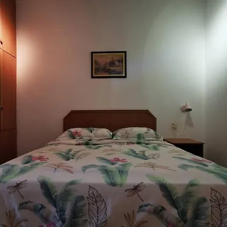 Cozy Near-Beach Apartment - Lazycats' Den Batu Ferringhi Exterior photo