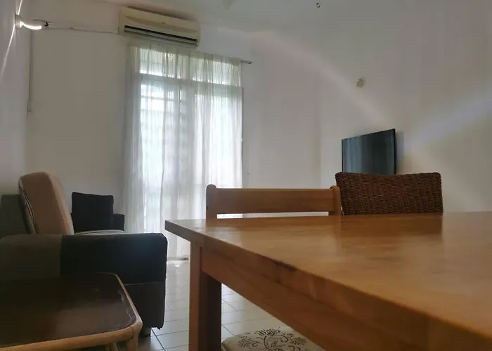 Cozy Near-Beach Apartment - Lazycats\' Den