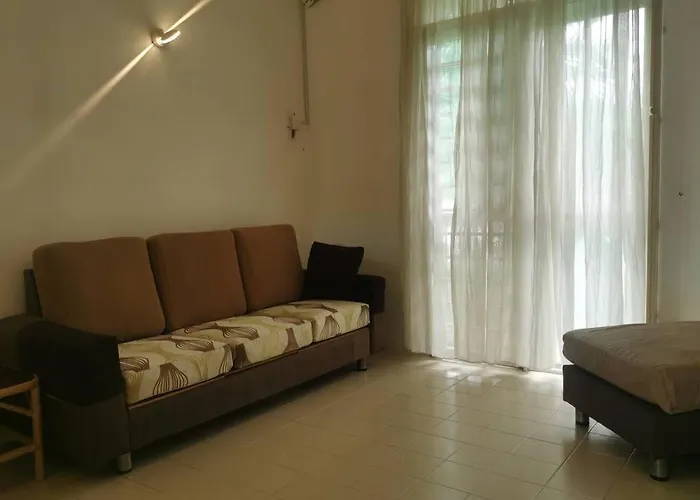 Cozy Near-Beach Apartment - Lazycats\' Den