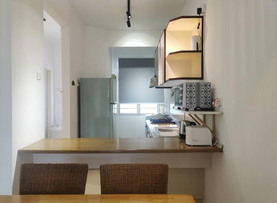 Cozy Near-beach - Lazycats' Den Batu Ferringhi
